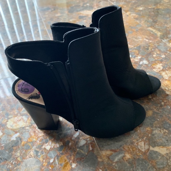 6.5 Black Ankle Peep Toe Boots. Great Condition. - Picture 3 of 5